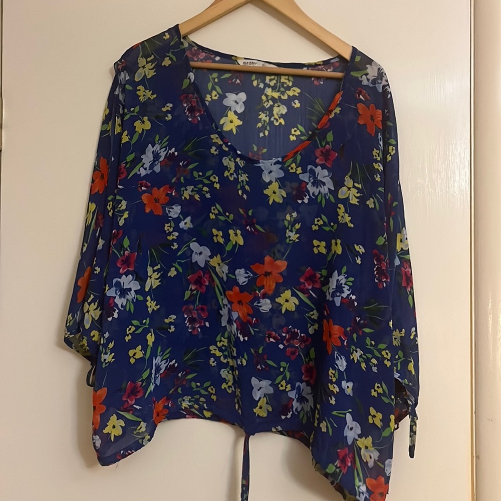 BARELY WORN OLD NAVY Flowy split-arm blouse - XXL